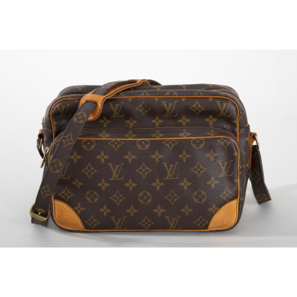 Sold at Auction: Louis Vuitton, Louis Vuitton Crossbody Bag